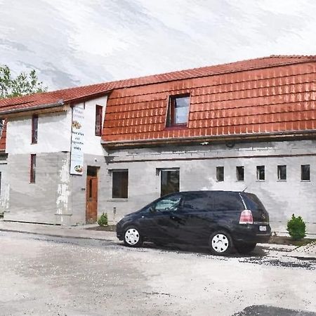 Fuerdo Panzio Bed and Breakfast Karcag Buitenkant foto